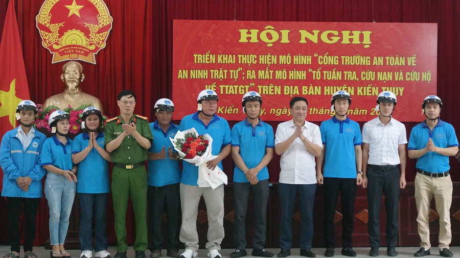  Huyện Kiến Thụy: Triển khai mô hình “Cổng trường an toàn về ANTT” và ra mắt mô hình “Tổ tuần tra, cứu nạn và cứu hộ về TTATGT” 